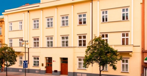 husova